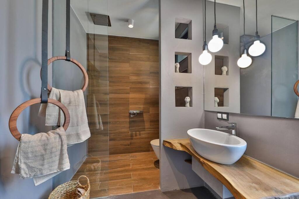 Design, 2 Bedroom, Ndk, Free Secured Parking Apartment *